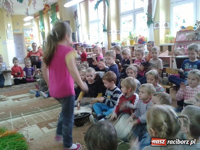 Zdjęcie w galerii na portalu naszraciborz.pl: Afrykańskie klimaty w Przedszkolu nr 17 wiadomości z regionu