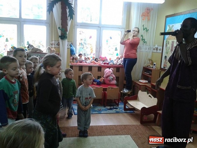 Zdjęcie w galerii na portalu naszraciborz.pl: Afrykańskie klimaty w Przedszkolu nr 17 wiadomości z regionu