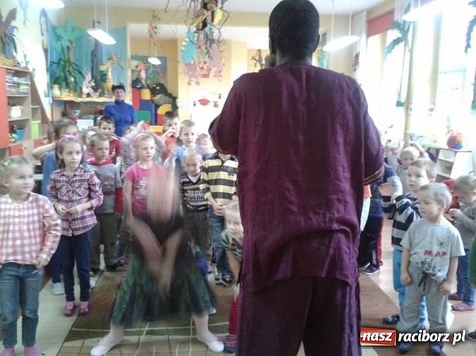 Zdjęcie w galerii na portalu naszraciborz.pl: Afrykańskie klimaty w Przedszkolu nr 17 wiadomości z regionu