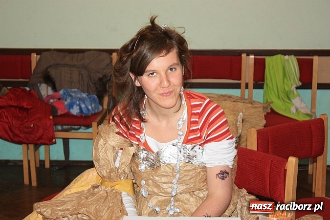 Zdjęcie w galerii na portalu naszraciborz.pl: Japonia - motyl i kwiat. Warsztaty w Krzanowicach wiadomości z regionu