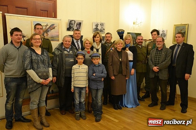 Zdjęcie w galerii na portalu naszraciborz.pl: Spotkanie pokoleń Rodziny Pułkowej na zamku wiadomości z regionu
