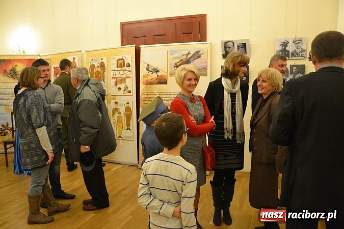 Zdjęcie w galerii na portalu naszraciborz.pl: Spotkanie pokoleń Rodziny Pułkowej na zamku wiadomości z regionu