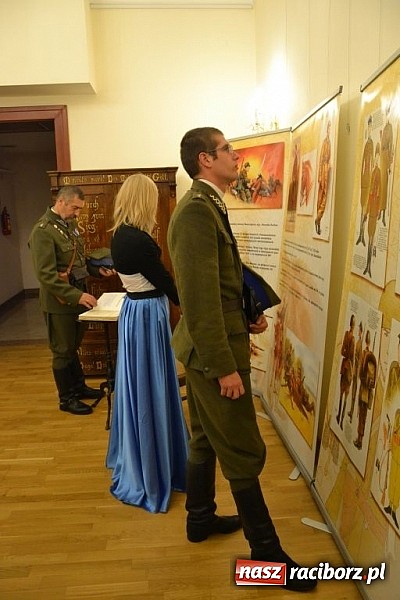 Zdjęcie w galerii na portalu naszraciborz.pl: Spotkanie pokoleń Rodziny Pułkowej na zamku wiadomości z regionu