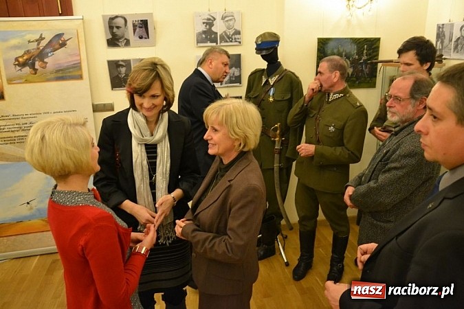 Zdjęcie w galerii na portalu naszraciborz.pl: Spotkanie pokoleń Rodziny Pułkowej na zamku wiadomości z regionu