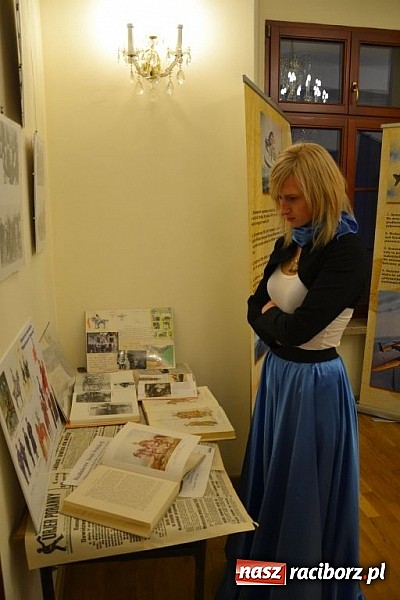 Zdjęcie w galerii na portalu naszraciborz.pl: Spotkanie pokoleń Rodziny Pułkowej na zamku wiadomości z regionu