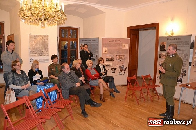 Zdjęcie w galerii na portalu naszraciborz.pl: Spotkanie pokoleń Rodziny Pułkowej na zamku wiadomości z regionu