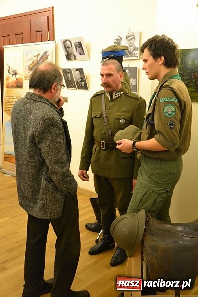 Zdjęcie w galerii na portalu naszraciborz.pl: Spotkanie pokoleń Rodziny Pułkowej na zamku wiadomości z regionu