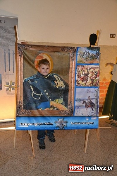 Zdjęcie w galerii na portalu naszraciborz.pl: Spotkanie pokoleń Rodziny Pułkowej na zamku wiadomości z regionu