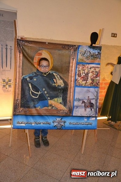 Zdjęcie w galerii na portalu naszraciborz.pl: Spotkanie pokoleń Rodziny Pułkowej na zamku wiadomości z regionu