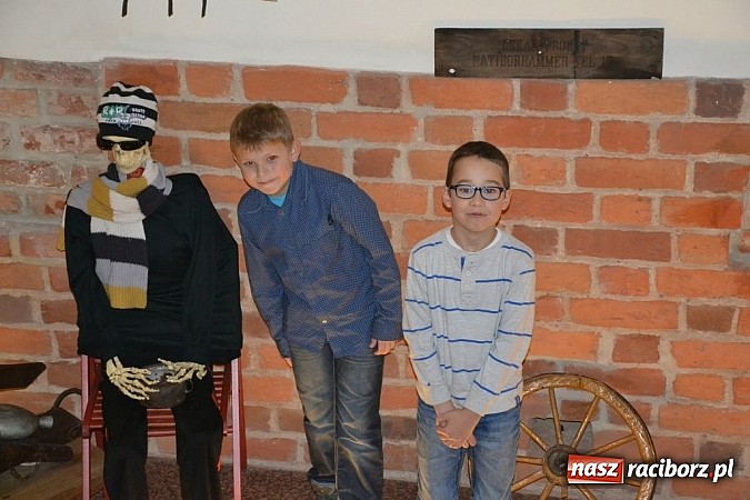 Zdjęcie w galerii na portalu naszraciborz.pl: Spotkanie pokoleń Rodziny Pułkowej na zamku wiadomości z regionu