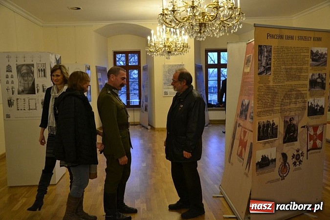 Zdjęcie w galerii na portalu naszraciborz.pl: Spotkanie pokoleń Rodziny Pułkowej na zamku wiadomości z regionu