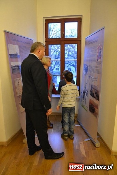 Zdjęcie w galerii na portalu naszraciborz.pl: Spotkanie pokoleń Rodziny Pułkowej na zamku wiadomości z regionu