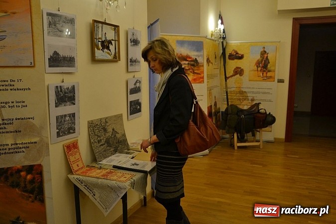 Zdjęcie w galerii na portalu naszraciborz.pl: Spotkanie pokoleń Rodziny Pułkowej na zamku wiadomości z regionu