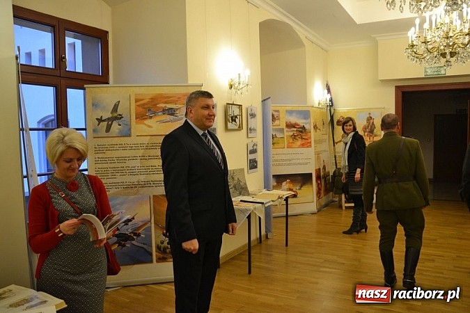 Zdjęcie w galerii na portalu naszraciborz.pl: Spotkanie pokoleń Rodziny Pułkowej na zamku wiadomości z regionu