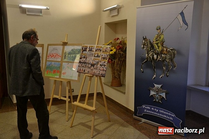 Zdjęcie w galerii na portalu naszraciborz.pl: Spotkanie pokoleń Rodziny Pułkowej na zamku wiadomości z regionu