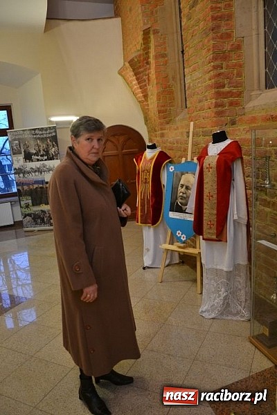 Zdjęcie w galerii na portalu naszraciborz.pl: Spotkanie pokoleń Rodziny Pułkowej na zamku wiadomości z regionu