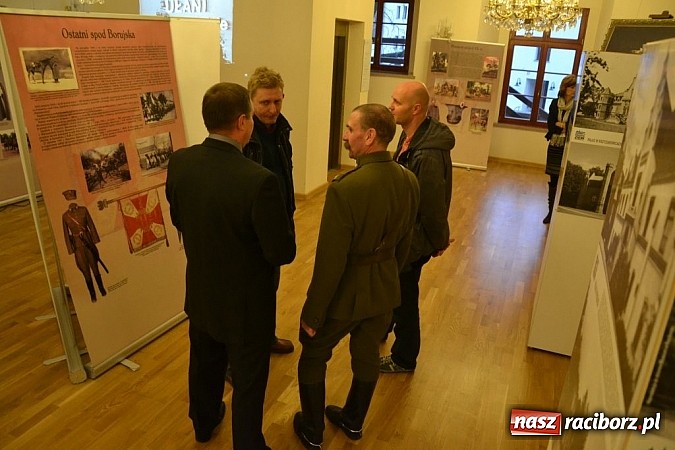 Zdjęcie w galerii na portalu naszraciborz.pl: Spotkanie pokoleń Rodziny Pułkowej na zamku wiadomości z regionu