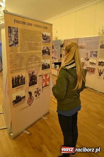 Zdjęcie w galerii na portalu naszraciborz.pl: Spotkanie pokoleń Rodziny Pułkowej na zamku wiadomości z regionu