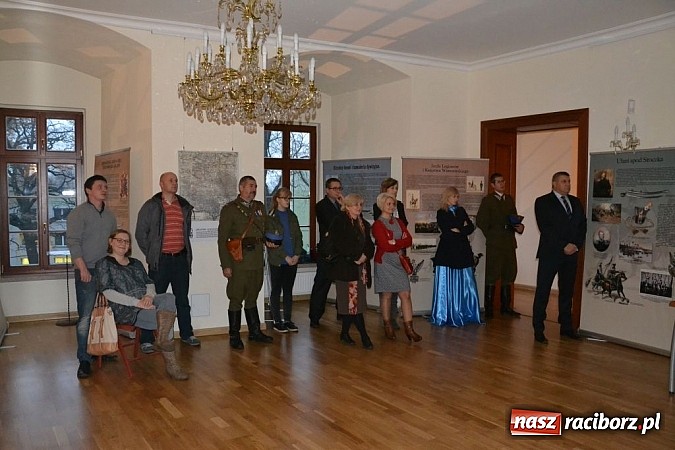 Zdjęcie w galerii na portalu naszraciborz.pl: Spotkanie pokoleń Rodziny Pułkowej na zamku wiadomości z regionu