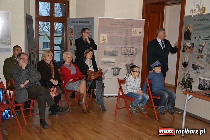 Zdjęcie w galerii na portalu naszraciborz.pl: Spotkanie pokoleń Rodziny Pułkowej na zamku wiadomości z regionu