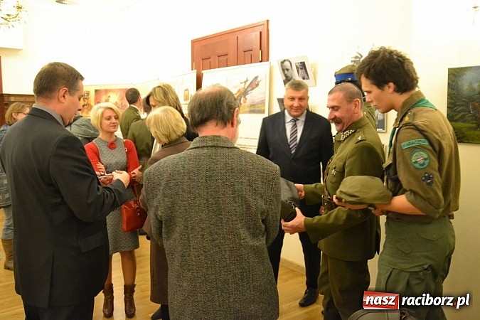 Zdjęcie w galerii na portalu naszraciborz.pl: Spotkanie pokoleń Rodziny Pułkowej na zamku wiadomości z regionu