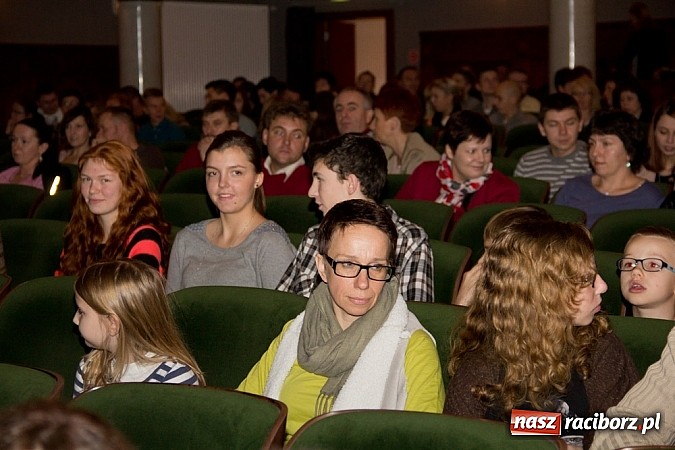Zdjęcie w galerii na portalu naszraciborz.pl: Bilety na kabarety sprzedają się na pniu. Paranienormalni wystąpili dwa razy wiadomości z regionu