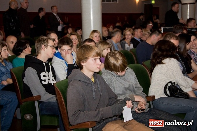 Zdjęcie w galerii na portalu naszraciborz.pl: Bilety na kabarety sprzedają się na pniu. Paranienormalni wystąpili dwa razy wiadomości z regionu