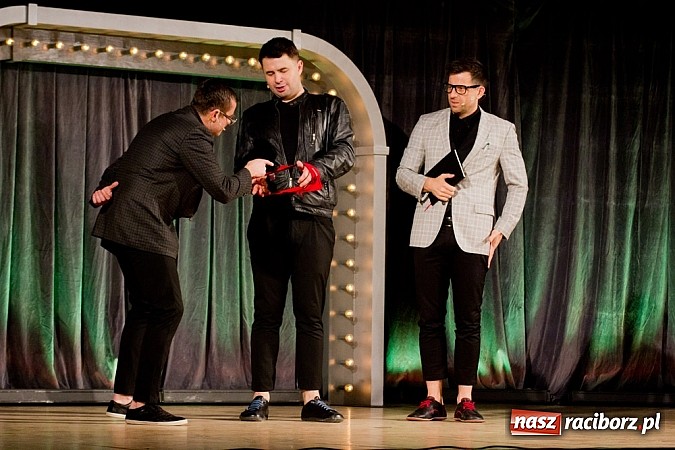 Zdjęcie w galerii na portalu naszraciborz.pl: Bilety na kabarety sprzedają się na pniu. Paranienormalni wystąpili dwa razy wiadomości z regionu