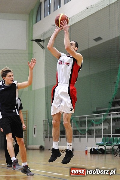 Zdjęcie w galerii na portalu naszraciborz.pl: Koszykówka. Kaman przegrywa i dwie dogrywki Koltechu wiadomości z regionu