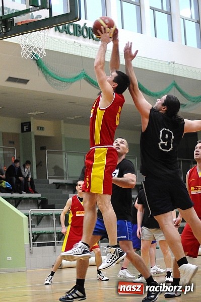 Zdjęcie w galerii na portalu naszraciborz.pl: Koszykówka. Kaman przegrywa i dwie dogrywki Koltechu wiadomości z regionu