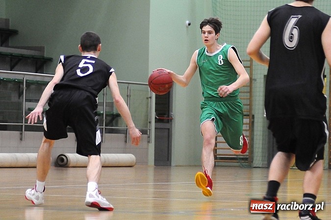 Zdjęcie w galerii na portalu naszraciborz.pl: Koszykówka. Kaman przegrywa i dwie dogrywki Koltechu wiadomości z regionu