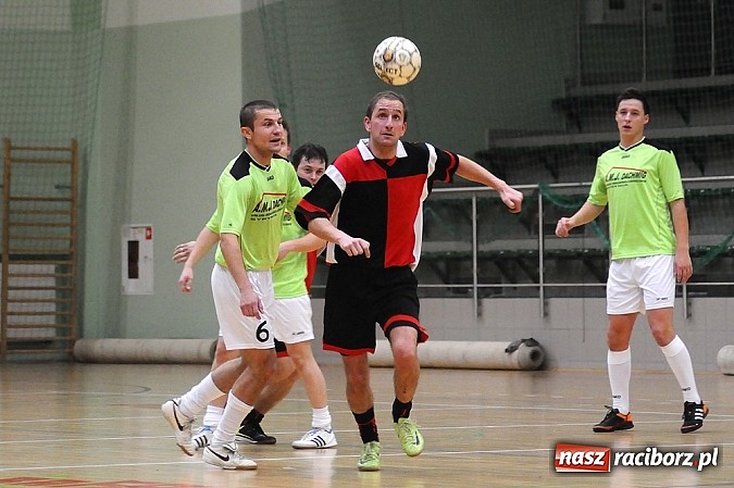Zdjęcie w galerii na portalu naszraciborz.pl: Ostre strzelanie w Halowej Lidze Piłki Nożnej wiadomości z regionu
