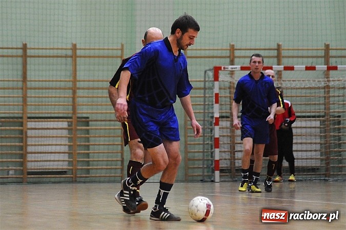 Zdjęcie w galerii na portalu naszraciborz.pl: Ostre strzelanie w Halowej Lidze Piłki Nożnej wiadomości z regionu