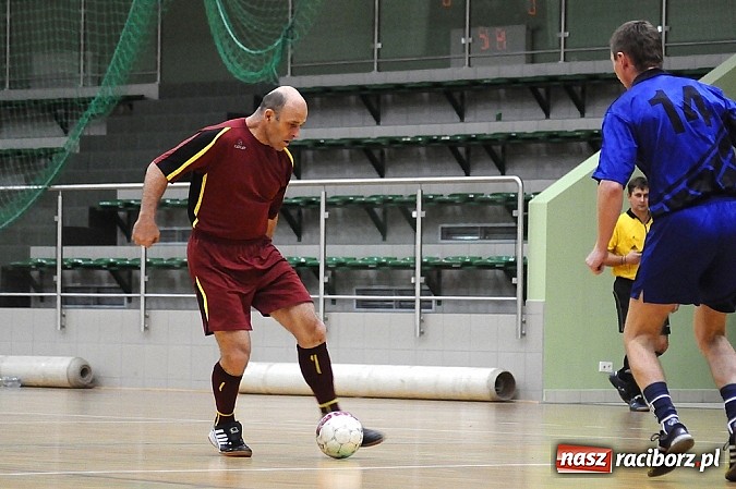 Zdjęcie w galerii na portalu naszraciborz.pl: Ostre strzelanie w Halowej Lidze Piłki Nożnej wiadomości z regionu