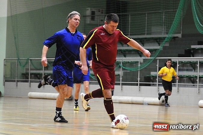 Zdjęcie w galerii na portalu naszraciborz.pl: Ostre strzelanie w Halowej Lidze Piłki Nożnej wiadomości z regionu