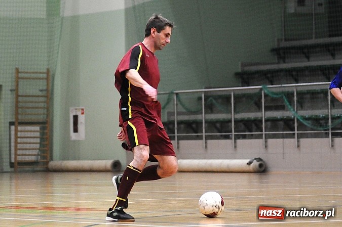 Zdjęcie w galerii na portalu naszraciborz.pl: Ostre strzelanie w Halowej Lidze Piłki Nożnej wiadomości z regionu