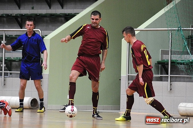 Zdjęcie w galerii na portalu naszraciborz.pl: Ostre strzelanie w Halowej Lidze Piłki Nożnej wiadomości z regionu