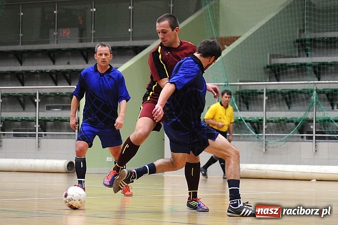 Zdjęcie w galerii na portalu naszraciborz.pl: Ostre strzelanie w Halowej Lidze Piłki Nożnej wiadomości z regionu