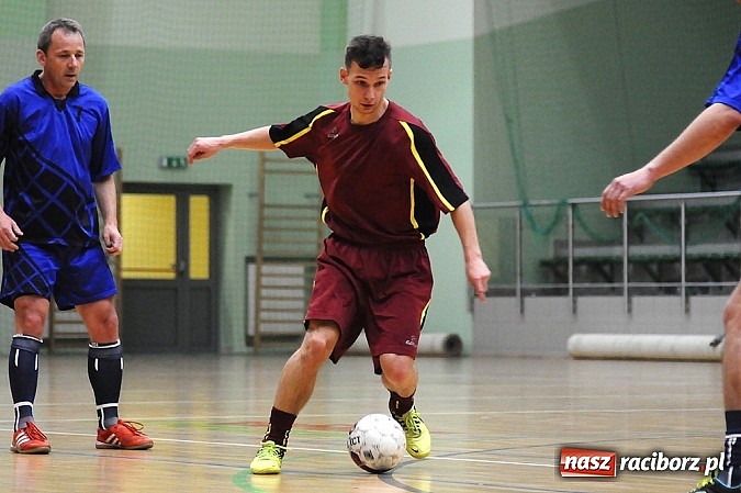 Zdjęcie w galerii na portalu naszraciborz.pl: Ostre strzelanie w Halowej Lidze Piłki Nożnej wiadomości z regionu