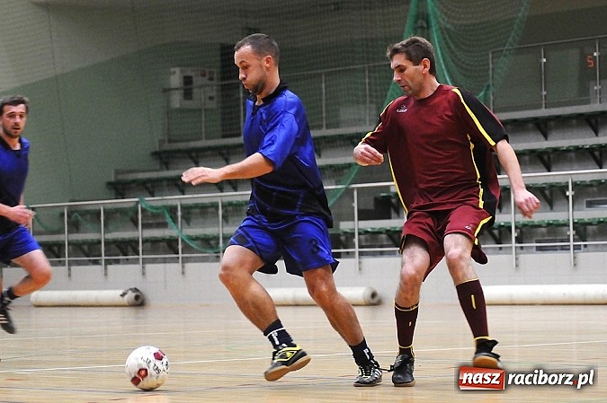 Zdjęcie w galerii na portalu naszraciborz.pl: Ostre strzelanie w Halowej Lidze Piłki Nożnej wiadomości z regionu