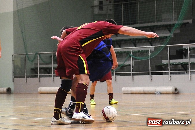 Zdjęcie w galerii na portalu naszraciborz.pl: Ostre strzelanie w Halowej Lidze Piłki Nożnej wiadomości z regionu