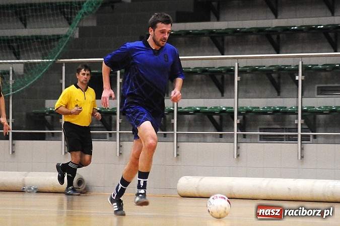 Zdjęcie w galerii na portalu naszraciborz.pl: Ostre strzelanie w Halowej Lidze Piłki Nożnej wiadomości z regionu