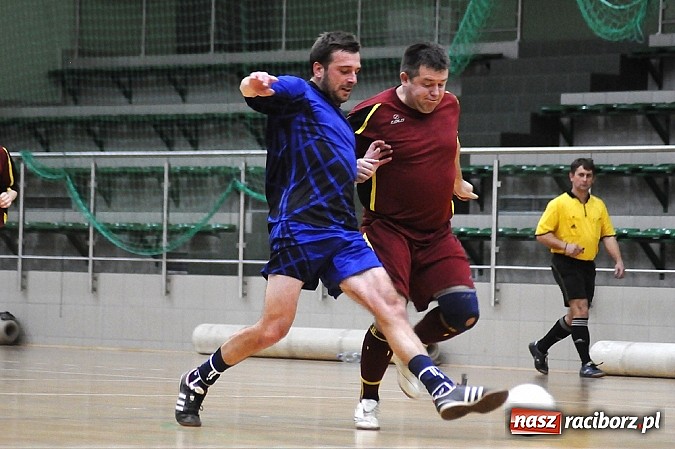 Zdjęcie w galerii na portalu naszraciborz.pl: Ostre strzelanie w Halowej Lidze Piłki Nożnej wiadomości z regionu