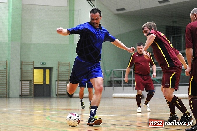 Zdjęcie w galerii na portalu naszraciborz.pl: Ostre strzelanie w Halowej Lidze Piłki Nożnej wiadomości z regionu