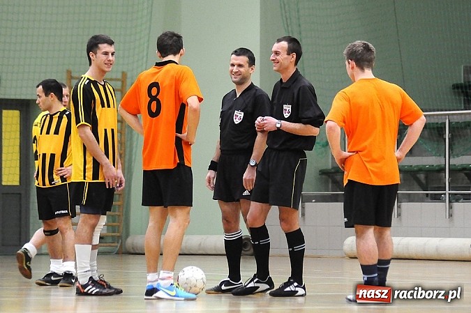 Zdjęcie w galerii na portalu naszraciborz.pl: Ostre strzelanie w Halowej Lidze Piłki Nożnej wiadomości z regionu
