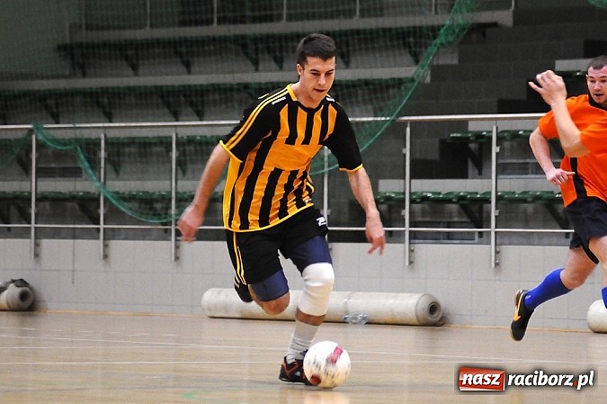 Zdjęcie w galerii na portalu naszraciborz.pl: Ostre strzelanie w Halowej Lidze Piłki Nożnej wiadomości z regionu