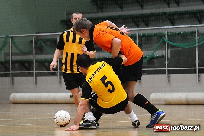 Zdjęcie w galerii na portalu naszraciborz.pl: Ostre strzelanie w Halowej Lidze Piłki Nożnej wiadomości z regionu