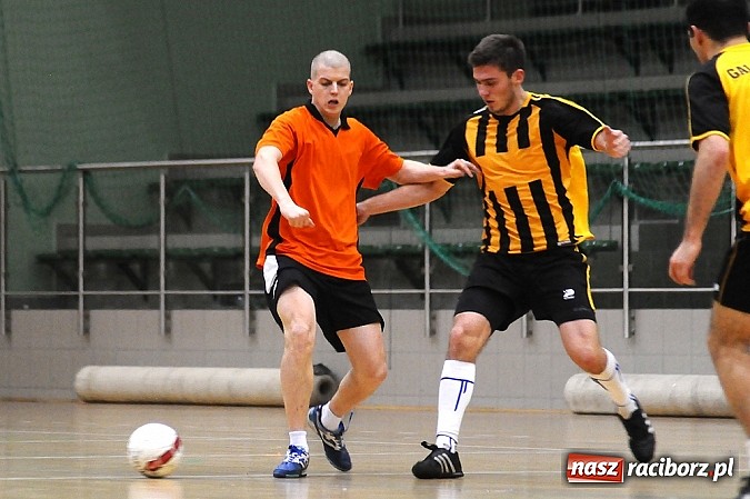 Zdjęcie w galerii na portalu naszraciborz.pl: Ostre strzelanie w Halowej Lidze Piłki Nożnej wiadomości z regionu
