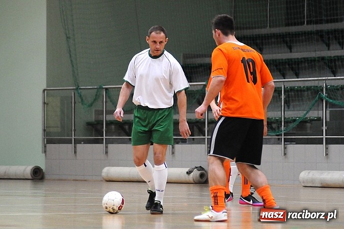 Zdjęcie w galerii na portalu naszraciborz.pl: Ostre strzelanie w Halowej Lidze Piłki Nożnej wiadomości z regionu