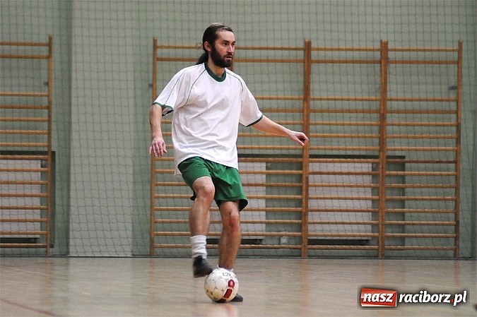 Zdjęcie w galerii na portalu naszraciborz.pl: Ostre strzelanie w Halowej Lidze Piłki Nożnej wiadomości z regionu